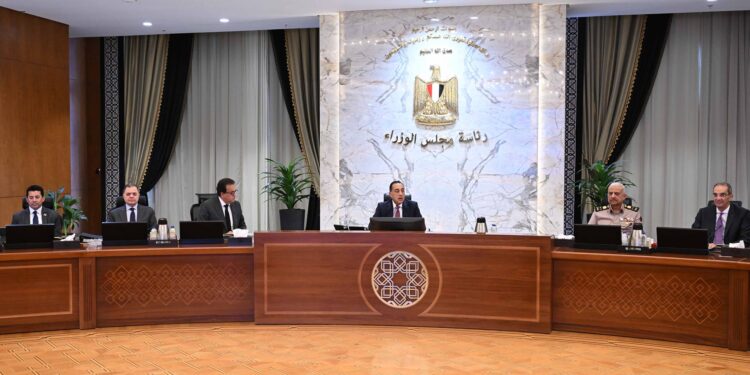 رئيس الوزراء: تقديم التيسيرات اللازمة لزيادة نشاط شركات البترول العالمية بمصر