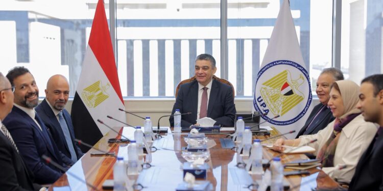 "الشراء الموحد" تبحث مع "Boston Scientific" توطين صناعة المستلزمات الطبية