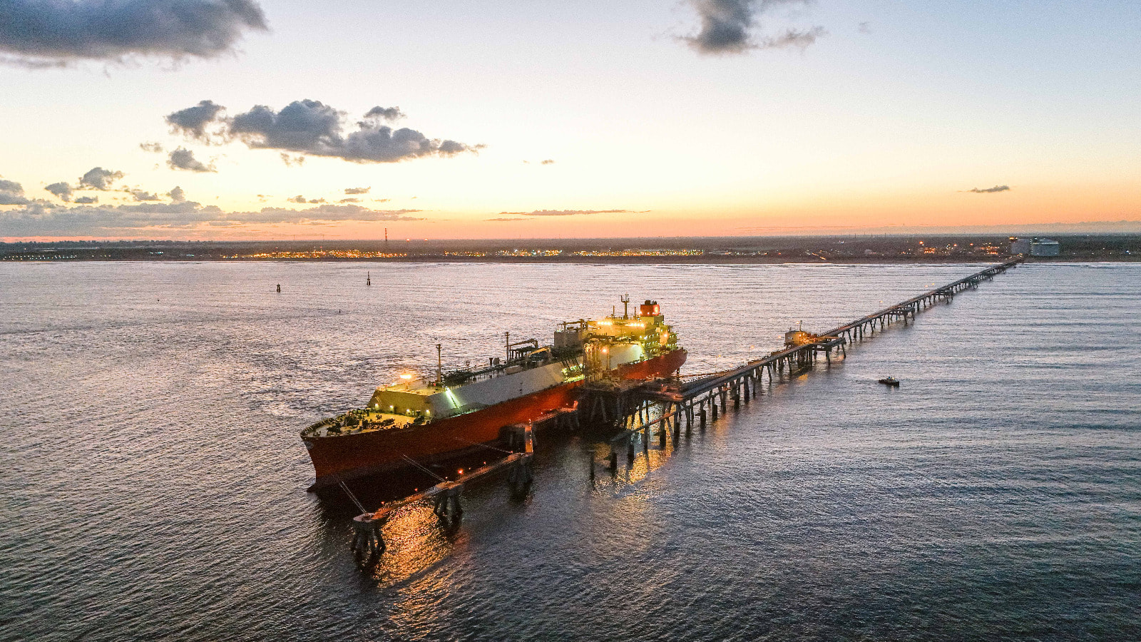 البترول: تصدير شحنة غاز جديدة إلى إيطاليا من مجمع ادكو للغاز المسال