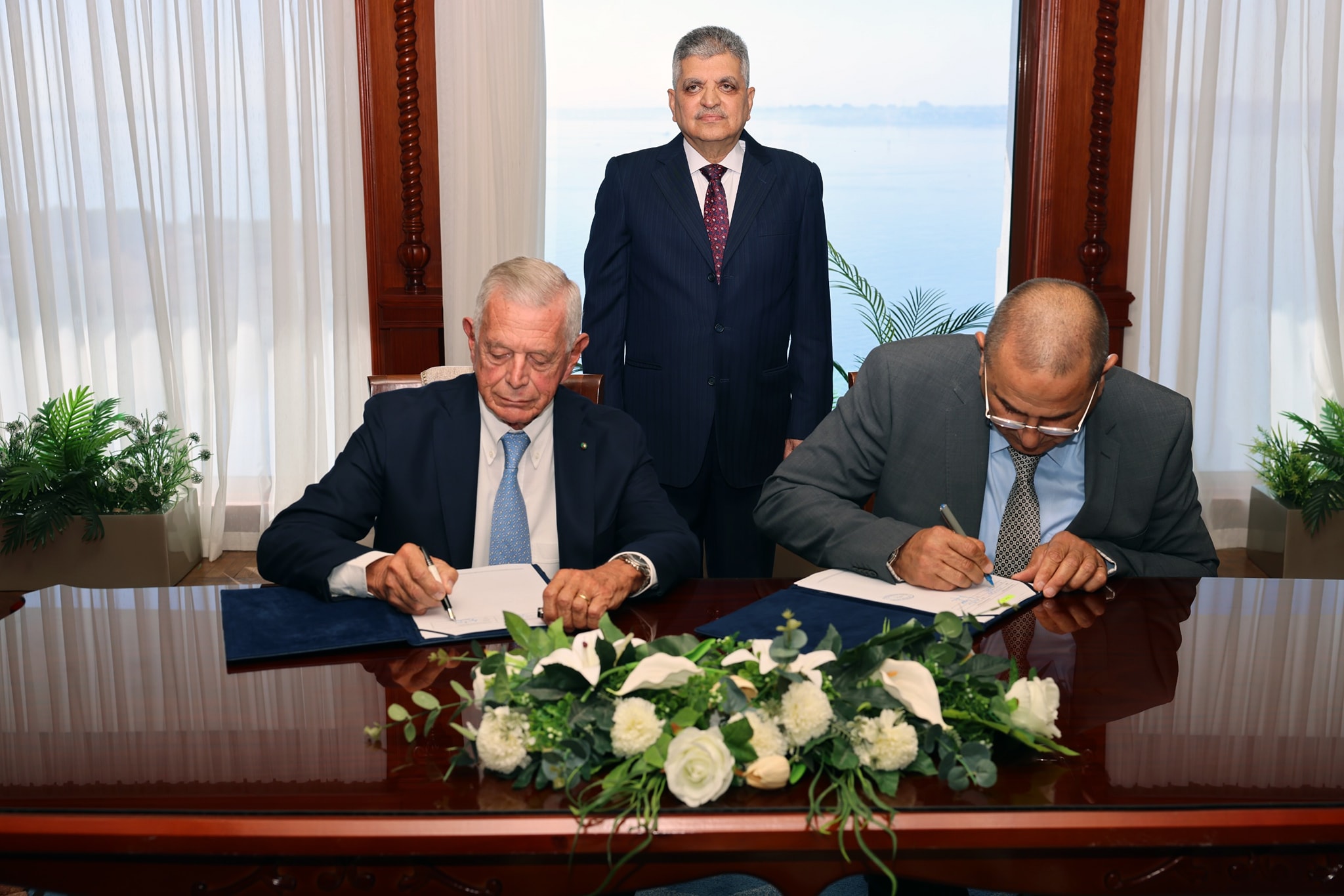 "مصر لبناء القاطرات" توقع عقد لبيع قاطرتين لمجموعة NERI الإيطالية 