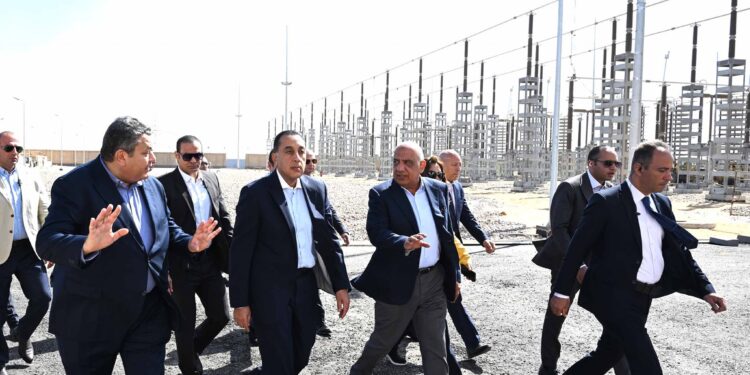 مصر تخطط لتشغيل مشروع الربط الكهربائي مع السعودية بحلول أبريل 2026