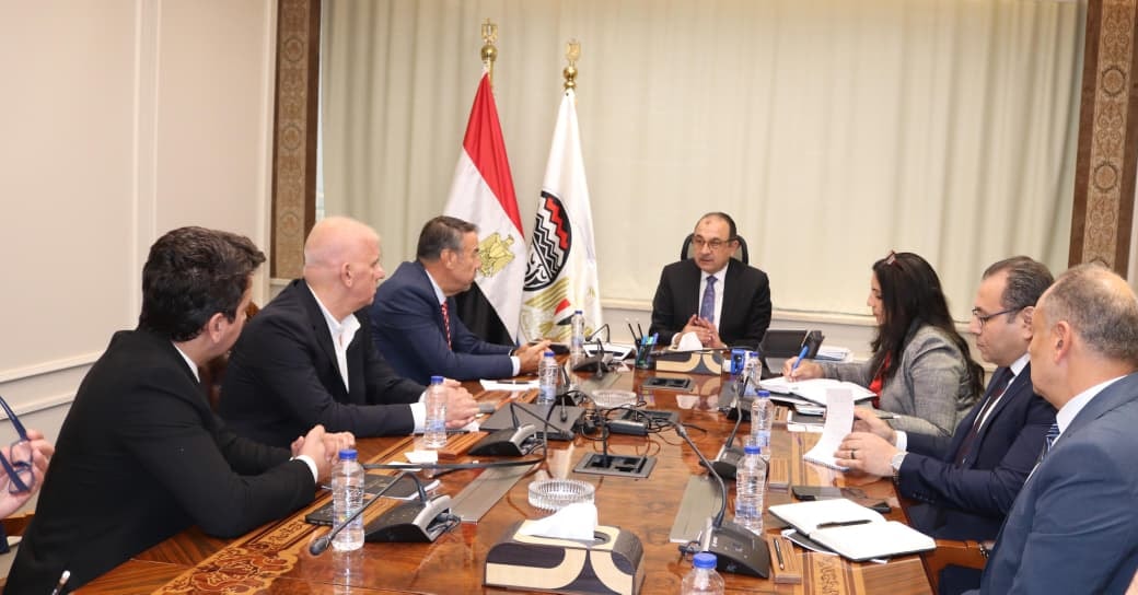 وزير قطاع الأعمال: هدفنا تحويل مصر إلى مركز إقليمي لصناعة الغزل والنسيج