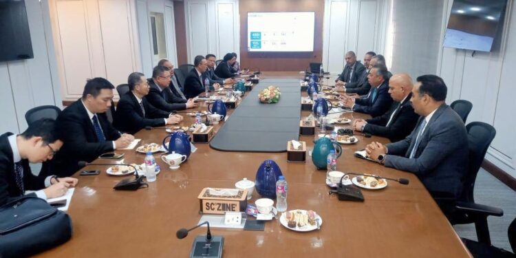 "اقتصادية قناة السويس" تبحث مع "شنغهاي" تعزيز التعاون في مجالات الموانئ