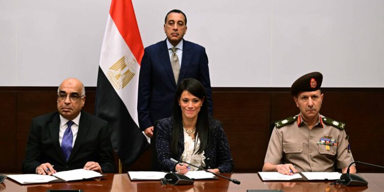 "مدبولي" يشهد توقيع بروتوكول تعاون ثلاثي لتجهيزات مدينة العدالة الذكية بالعاصمة الإدارية 