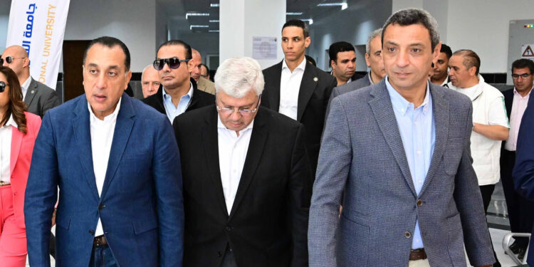 "السويس" تعتزم عقد مؤتمر لجذب المزيد من الاستثمارات