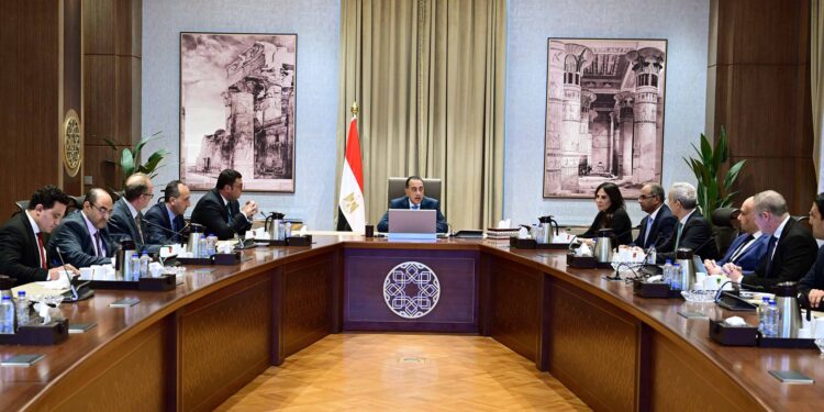 رئيس الوزراء يبحث مع "أكوا باور" السعودية فرص الشراكة في مجال تحلية مياه البحر