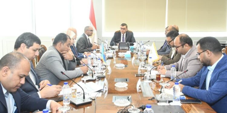 وزير الإسكان يوجه بإتاحة دفع مستحقات العدادات الميكانيكية عبر «إنستاباي» و«فوري»