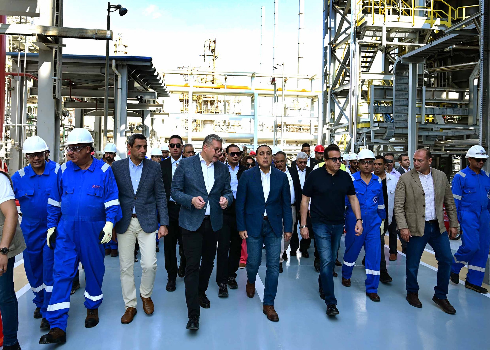 رئيس الوزراء يفتتح مشروع استرجاع الغازات في "النصر للبترول"