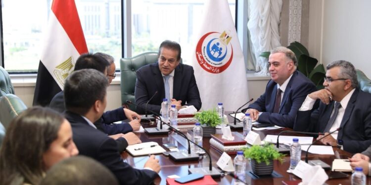 الحكومة تبحث التوسع في استخدام الذكاء الاصطناعي بالقطاع الصحي