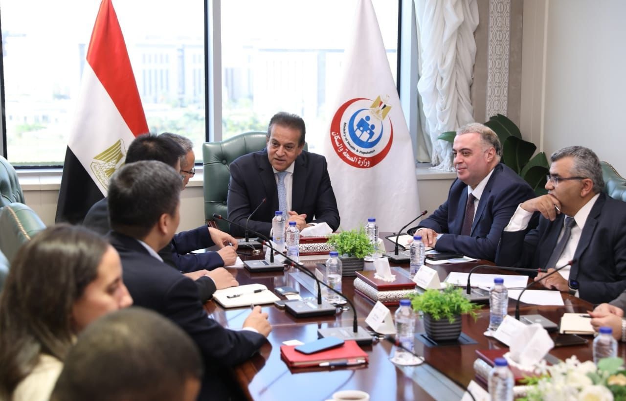 الحكومة تبحث التوسع في استخدام الذكاء الاصطناعي بالقطاع الصحي