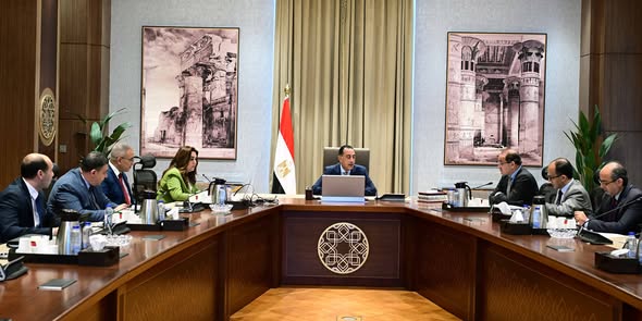 رئيس الوزراء يتابع عددًا من الملفات المشتركة بين "التنمية المحلية" و"المالية"