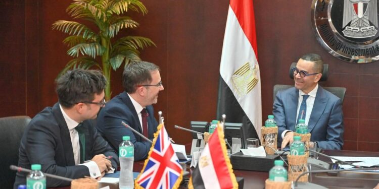 مصر والمملكة المتحدة تعقدان مؤتمرًا استثماريًا ديسمبر المقبل