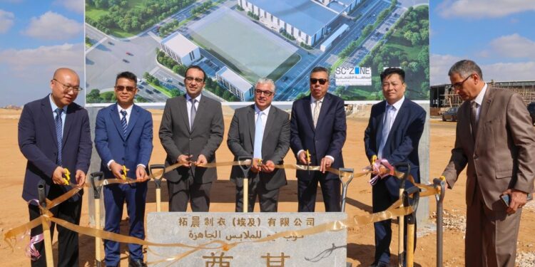تدشين مصنعين للملابس والمنسوجات في "القنطرة غرب" باستثمارات 20.5 مليون دولار