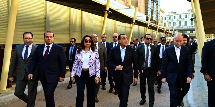 الحكومة تفتتح سوق العتبة بعد تطويره