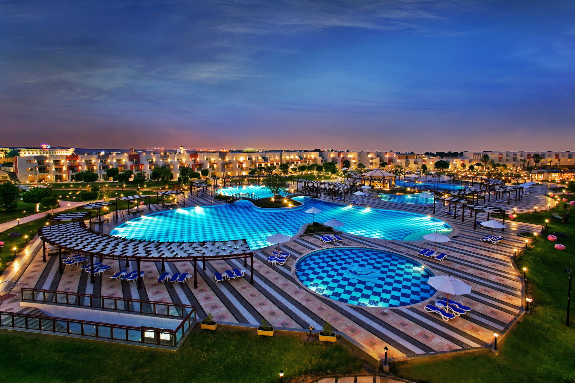 شراكة استراتيجية بين "صن رايز" و"ماينور" لافتتاح 50 فندقًا جديدًا في مصر