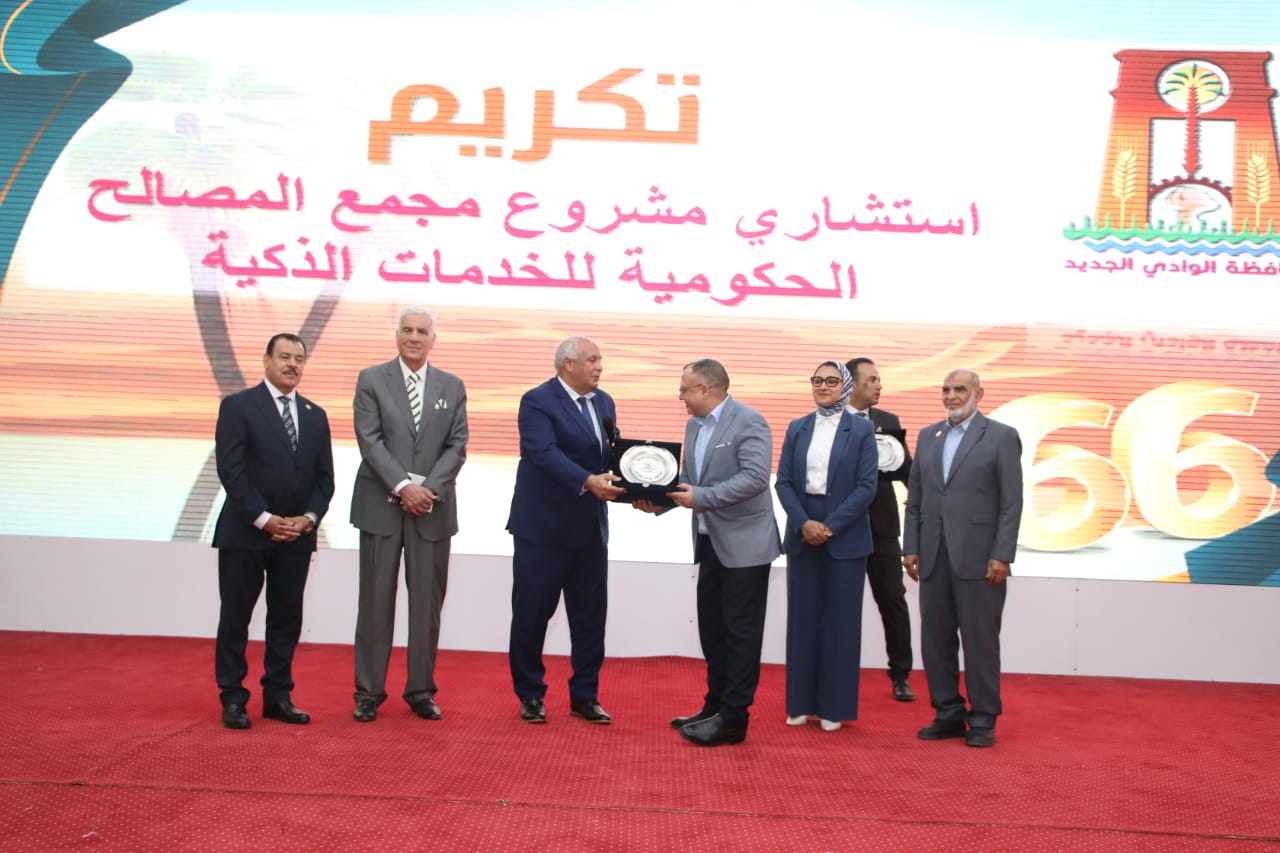 "الوادي الجديد" تكرم "جمعية الثمرات الخيرية" لدورها في خدمة المجتمع وتنفيذ المبادرات الإنسانية