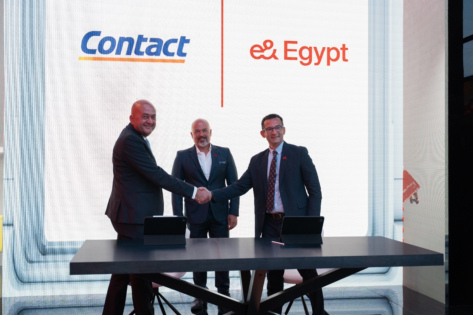 received 3318468118316837