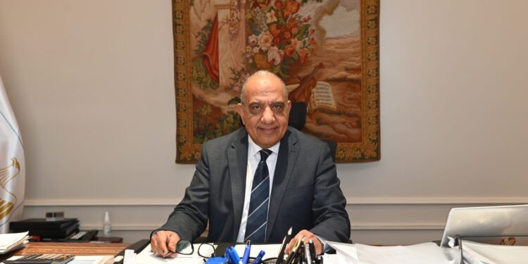 الدكتور محمود عصمت، وزير الكهرباء والطاقة المتجددة