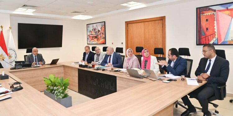 الري تتابع منظومة تطهير المجاري المائية باستخدام الأقمار الصناعية