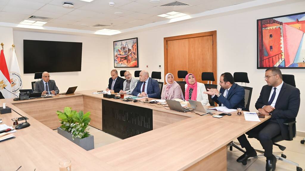 الري تتابع منظومة تطهير المجاري المائية باستخدام الأقمار الصناعية