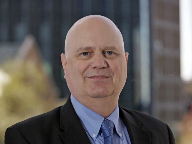 توماس بلاك، كاتب مقالات رأي لدى بلومبرج