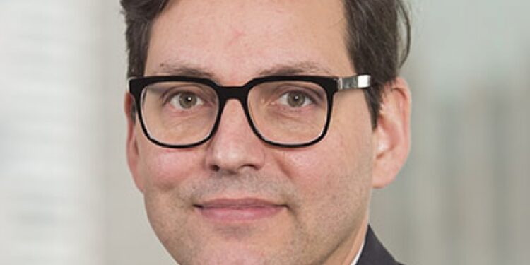 خوان بابلو سبينيتو، كاتب مقالات رأي لدى بلومبرج