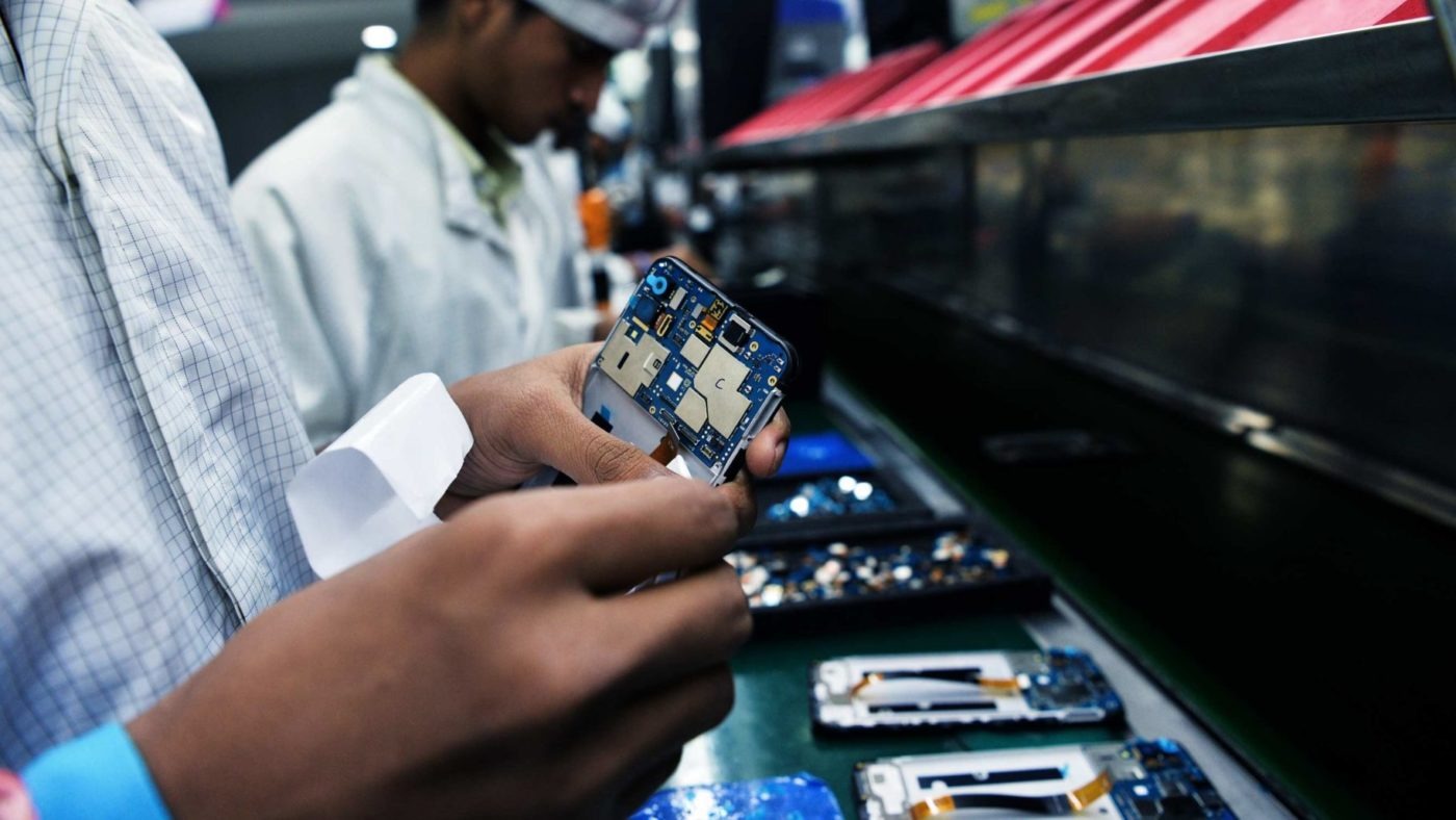 الحكومة تتفاوض مع شركتى «كيوسيرا» و«سوني» اليابانيتين لتصنيع الهواتف محلياً