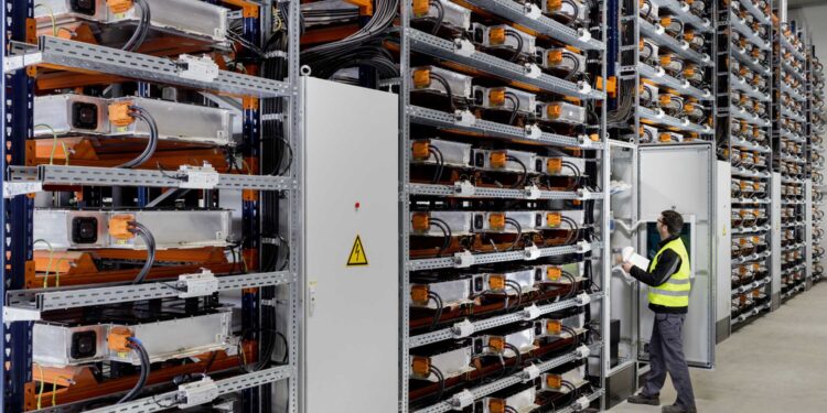 1757851195 968 431016 p90284196bmwbatterystoragefarmleipzig1020172250px