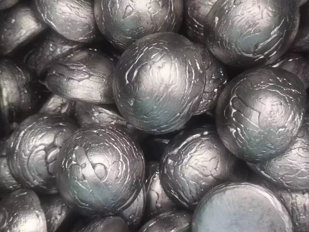 معدن الإيتريوم