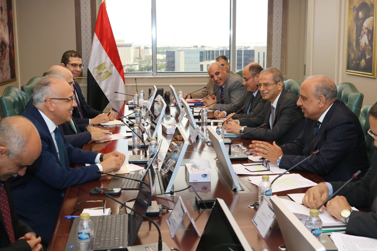 الحكومة تبحث تعظيم عوائد المحطات الكهرومائية واستغلال الأصول بنطاق السد العالي