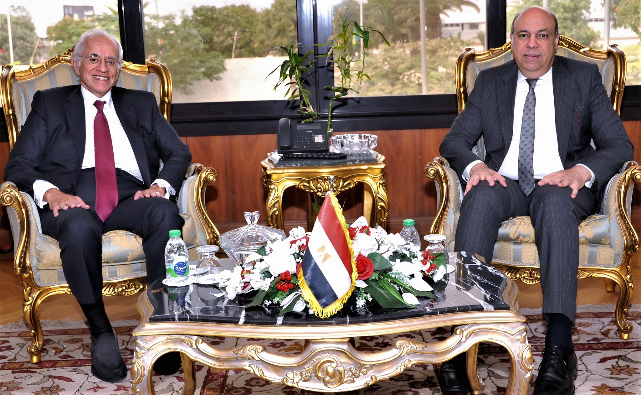 "الطيران" تبحث مع "كوبيلوزوس" اليونانية فرص التعاون في إدارة المطارات