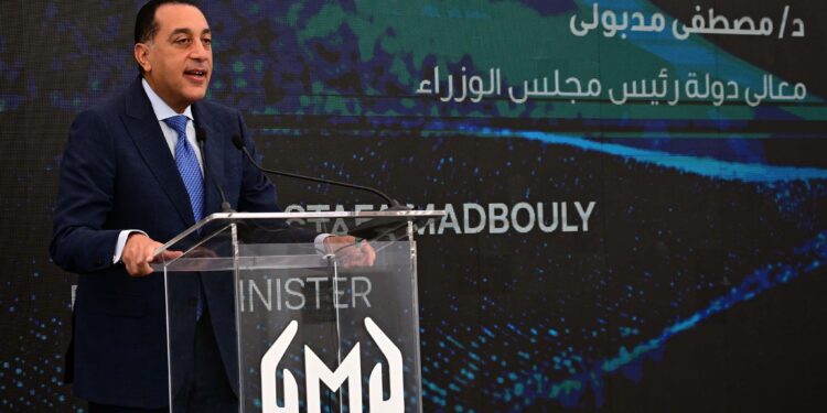 رئيس الوزراء: صناعة السيارات أصبحت من أولويات الدولة المصرية