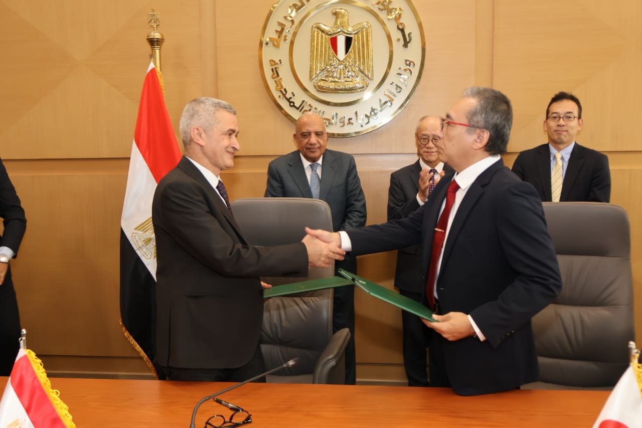 تعاون مصري ياباني لتنفيذ محطة طاقة شمسية ومنظومة تخزين بالبطاريات