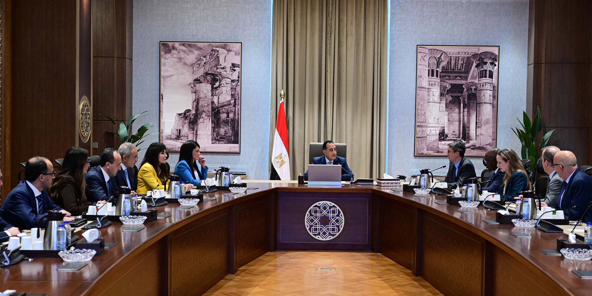 رئيس الوزراء يناقش مع وفد البنك الدولى فرص التعاون في مجالات البنية التحتية والطاقة والمياه