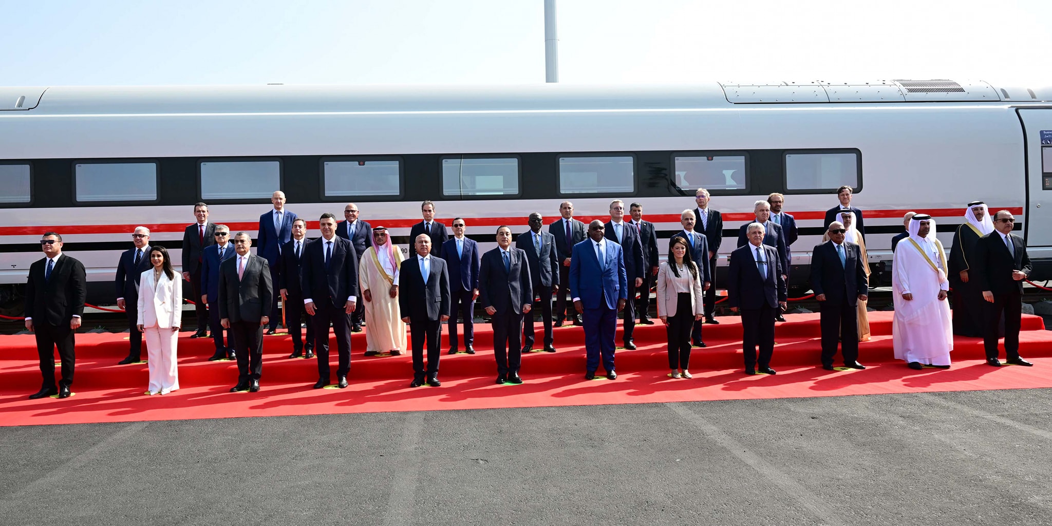 رئيس الوزراء يعطي إشارة بدء التشغيل التجريبي للخط الأول للقطار الكهربائي السريع