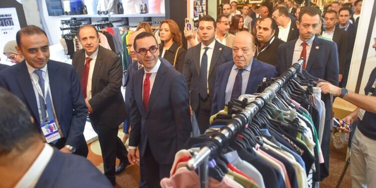 "الخطيب": تهيئة بيئة استثمارية جاذبة لقطاع صناعة المنسوجات والملابس الجاهزة