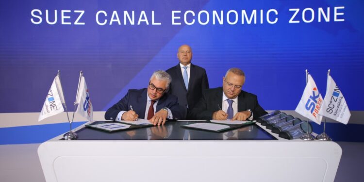 مذكرة تفاهم بين "اقتصادية القناة" و"سكاي بورتس" لتشغيل محطة متعددة الأغراض بـ"السخنة"