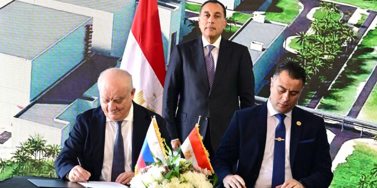 مصر توقع أمر شراء الوقود النووي لمحطة الضبعة مع "روساتوم" الروسية