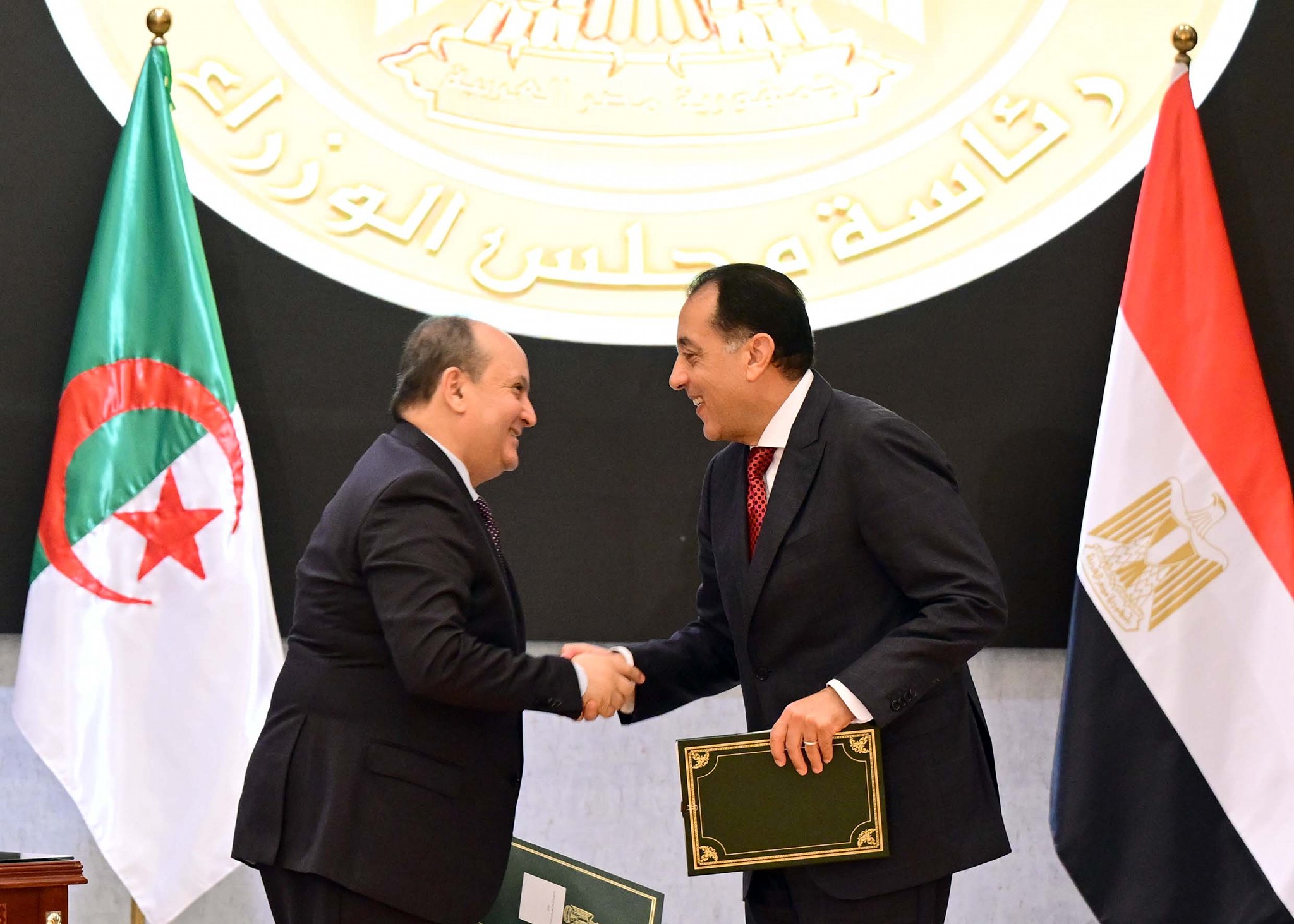 مصر والجزائر توقعان عدة وثائق لتعزيز التعاون الثنائي