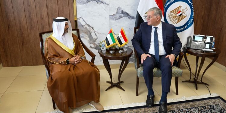 وزير البترول يبحث مع سفير الإمارات تعزيز التعاون في قطاع البترول والغاز