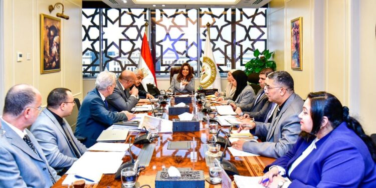 "طلعت مصطفى" تعرض على "البيئة" مخططها لتنفيذ مشروعًا سياحيًا في شرم الشيخ