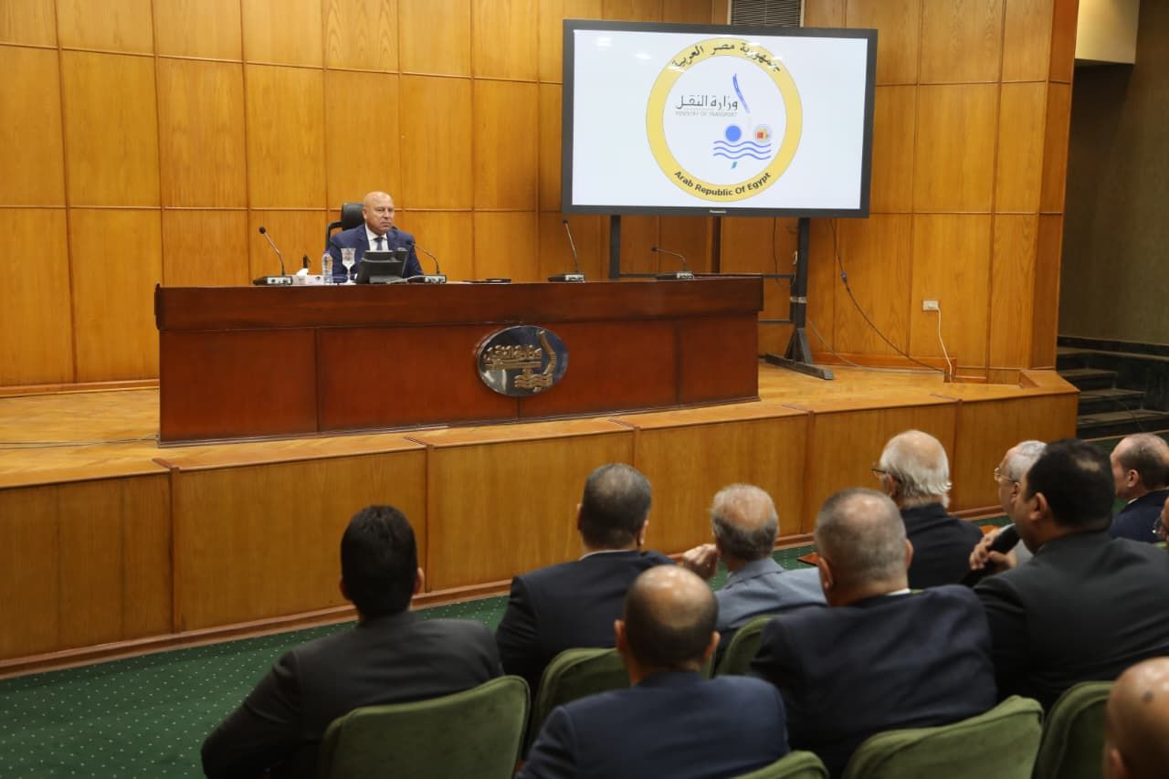 "الوزير" يبحث مع 23 شركة لإنتاج الأتوبيسات والمركبات قدراتها لتوطين الصناعة