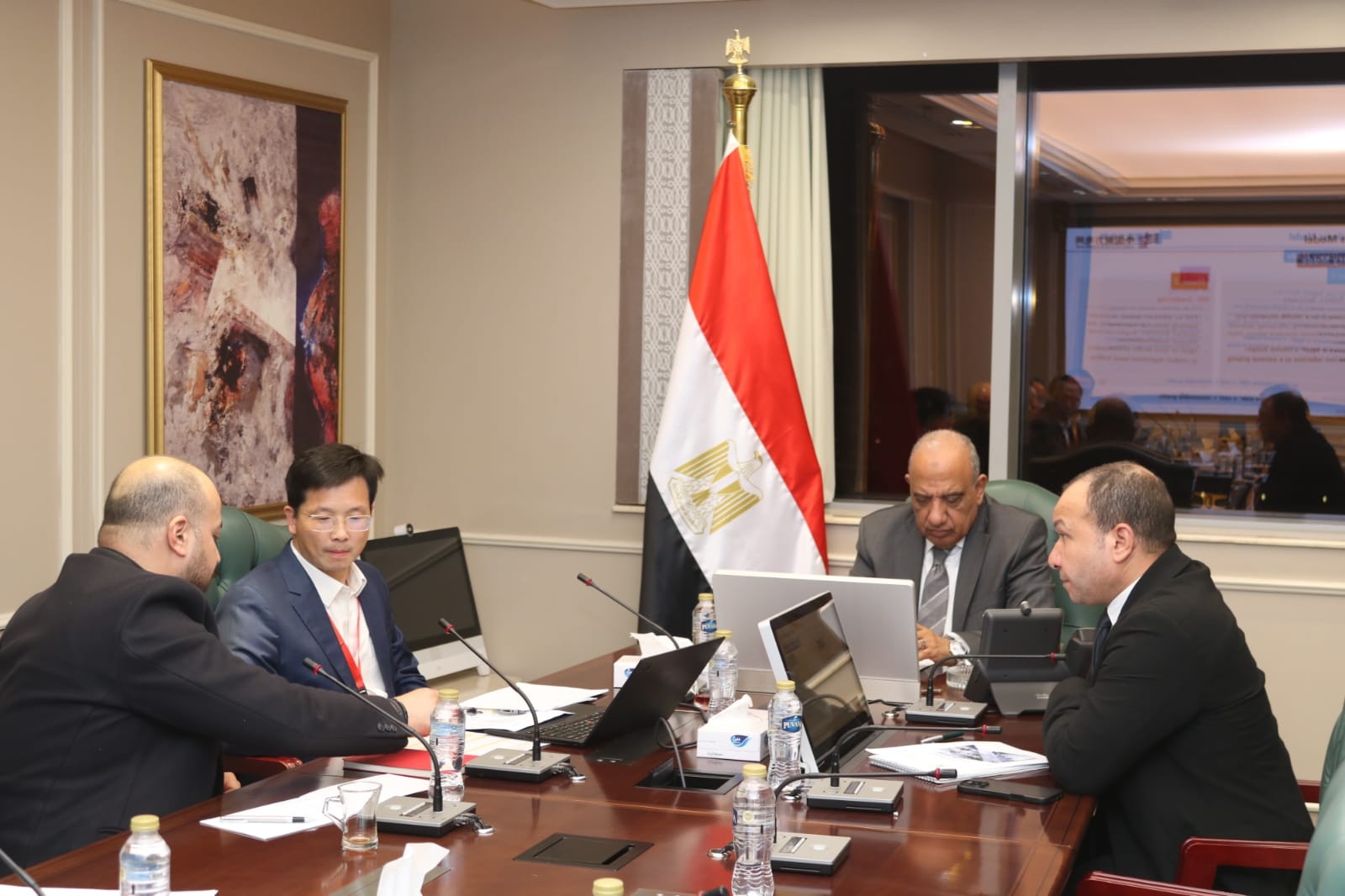 وزير الكهرباء يبحث مع وفد صيني التعاون فى مجالات دمج الطاقات المتجددة