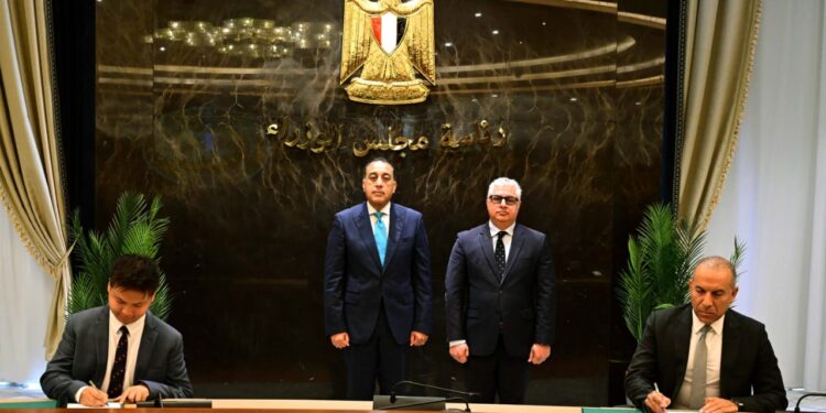 "CJN" الصينية تستثمر مليار دولار في مشروع للصناعات الفوسفاتية بـ "السخنة 360"