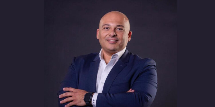أيمن السعدنى، رئيس قطاع الشئون الخارجية فى شركة فودافون مصر