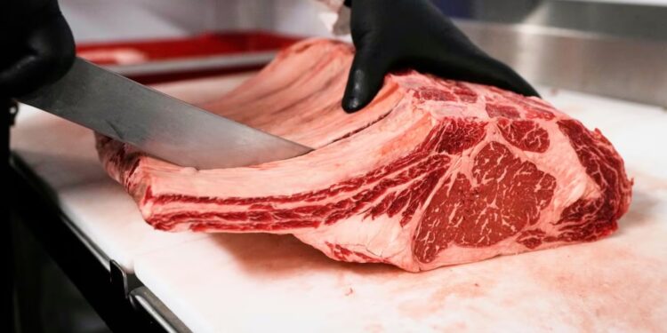"ترامب" يتهم شركات تعبئة اللحوم الأجنبية بتضخيم الأسعار عمداً