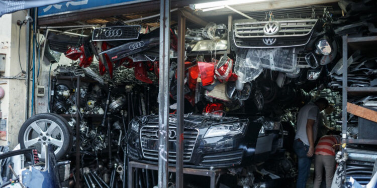 قطع غيار السيارات