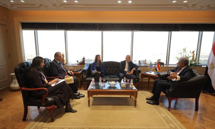 وزير السياحة يبحث مع سفير اليونان بالقاهرة تعزيز التعاون السياحى والأثرى