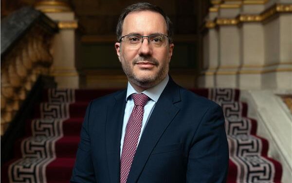 برايسون ريتشاردسون السفير البريطاني في مصر