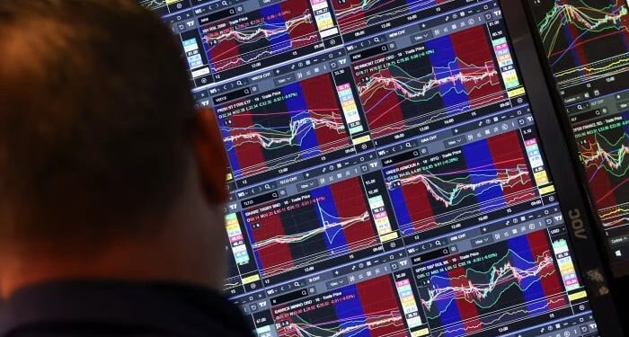 المستثمرون يسعون للتحوط من مخاطر انفجار ديون "الذكاء الاصطناعي"